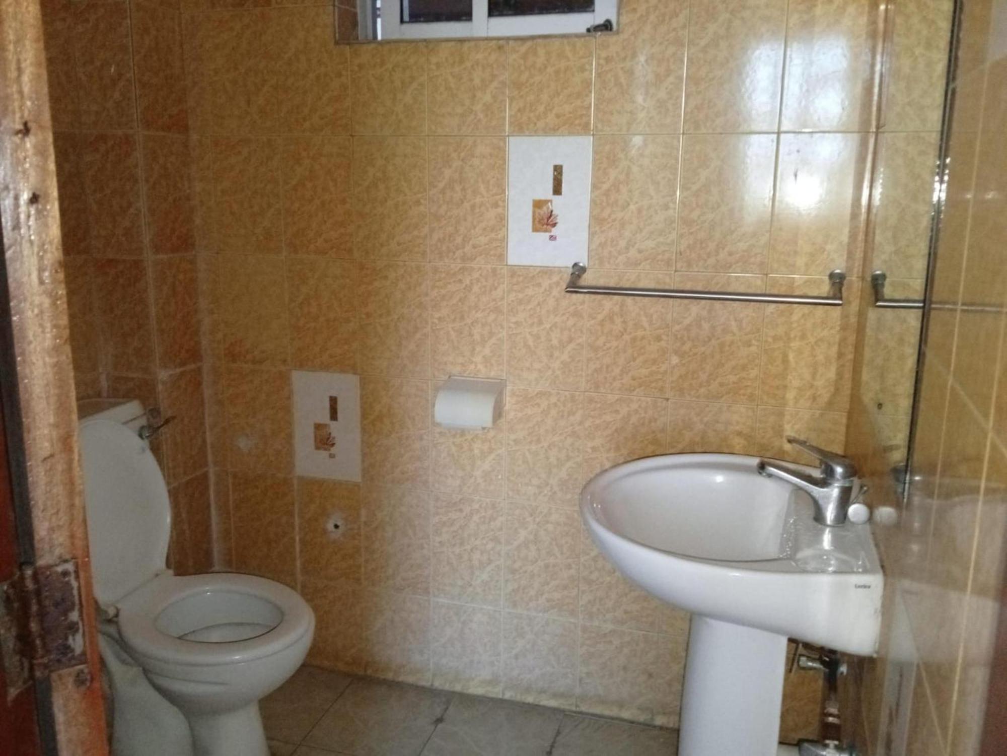 Checkpoint Inn Hotel, Mombasa Kültér fotó